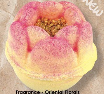 Бомбочка для ванни у формі квітки жовто-рожева Bomb Cosmetics 24K Marigold A203 фото